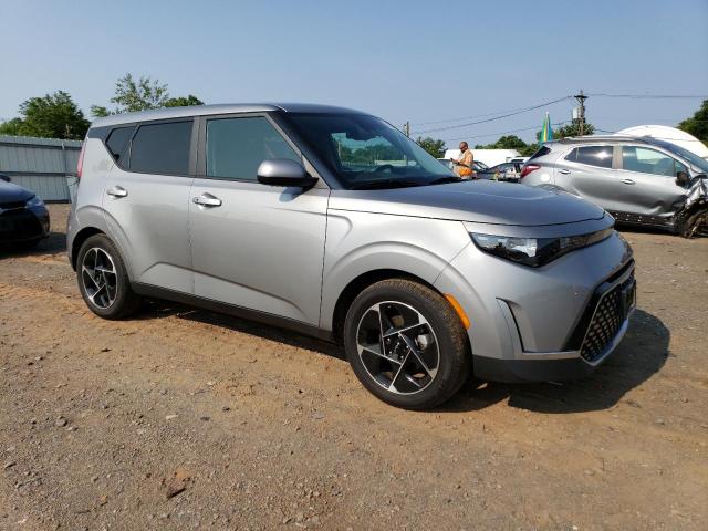 KNDJ33AU8P7865881 - 2023 KIA SOUL EX GRAY photo 4