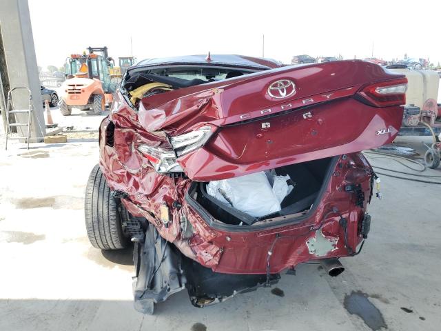 4T1F11AK9LU387010 - 2020 TOYOTA CAMRY XLE BURGUNDY photo 6