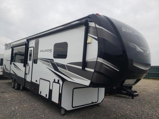 4YDF39526ME760004 - 2021 KEYSTONE AVALANCHE თეთრი ფოტო 1