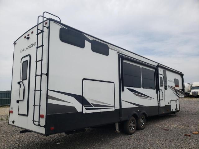 4YDF39526ME760004 - 2021 KEYSTONE AVALANCHE თეთრი ფოტო 4