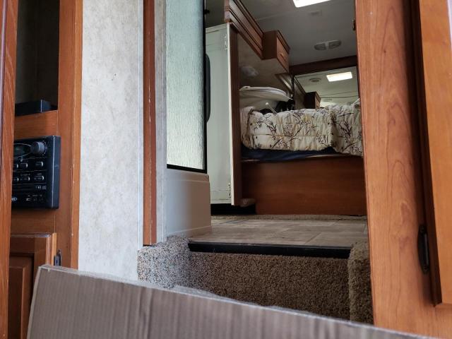 4YDF33328AA740016 - 2010 KEYSTONE MONTANA 白色 照片 5