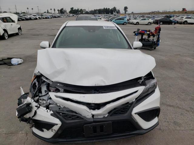 4T1G11AK4PU756270 - 2023 TOYOTA CAMRY SE NIGHT SHADE WHITE photo 5