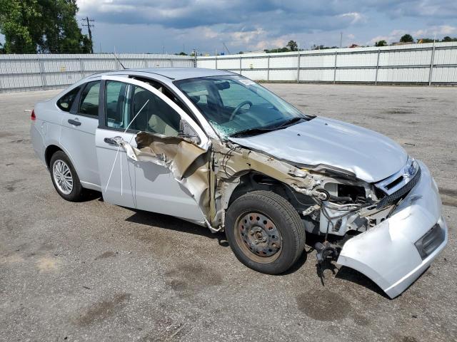 1FAHP34N18W142698 - 2008 FORD FOCUS S/SE SILVER photo 4