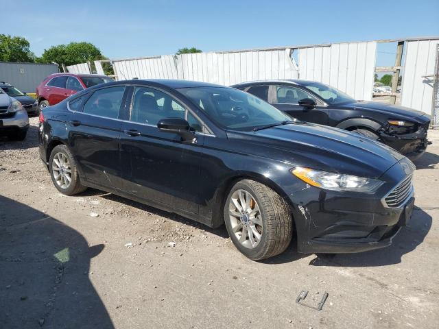 3FA6P0H7XHR213966 - 2017 FORD FUSION SE BLACK photo 4