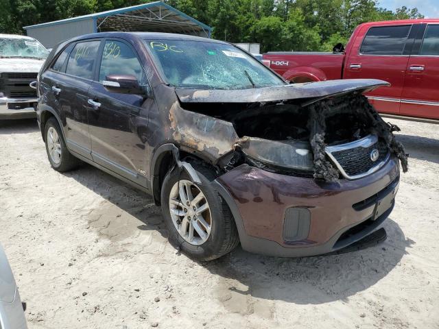 5XYKTCA6XFG570384 - 2015 KIA SORENTO LX BURGUNDY photo 4