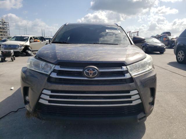 5TDKZRFH5JS530964 - 2018 TOYOTA HIGHLANDER SE GRAY photo 5