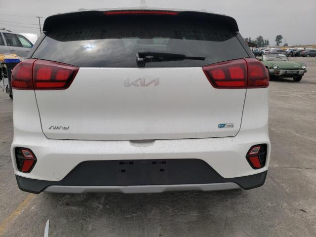 KNDCB3LC6N5546049 - 2022 KIA NIRO LX WHITE photo 6