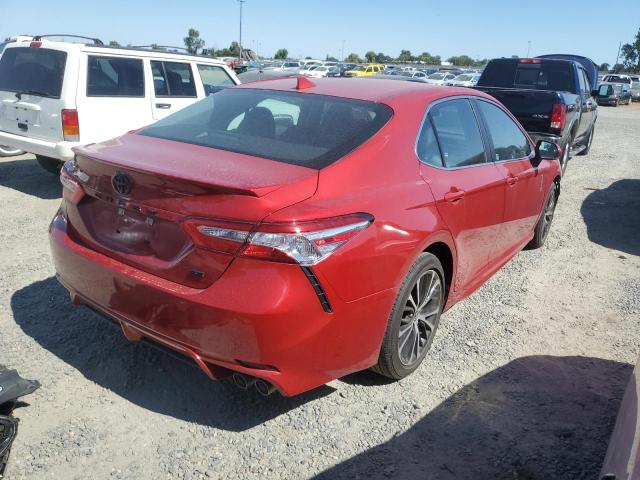 4T1M11AKXLU385564 - 2020 TOYOTA CAMRY SE RED photo 3