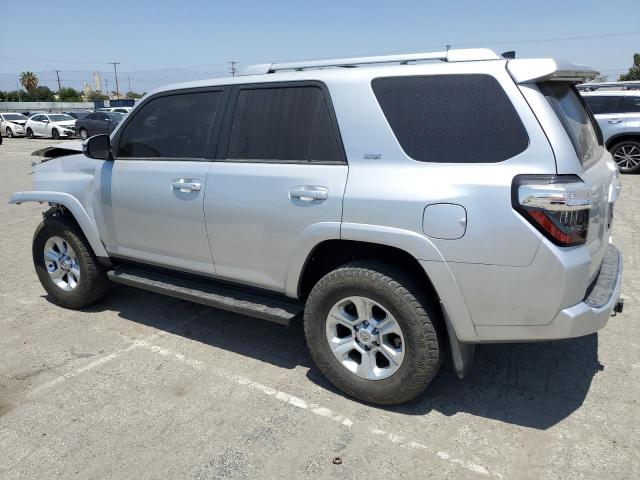 JTEZU5JR7J5191485 - 2018 TOYOTA 4RUNNER SR5 SILVER photo 2