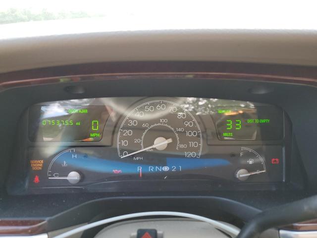 1LNHM81W94Y660498 - 2004 LINCOLN TOWN CAR EXECUTIVE BEIGE photo 9