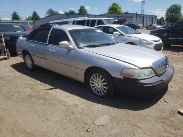 1LNHM81W54Y605014 - 2004 LINCOLN TOWN CAR EXECUTIVE SILVER photo 4