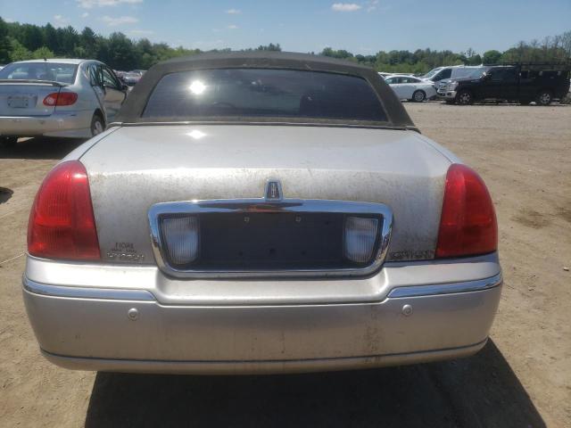 1LNHM81W54Y605014 - 2004 LINCOLN TOWN CAR EXECUTIVE SILVER photo 6