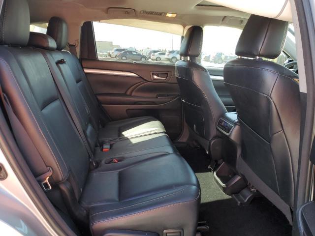 5TDKKRFH4GS164749 - 2016 TOYOTA HIGHLANDER XLE GRAY photo 11