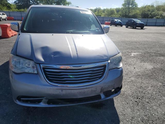 2C4RC1CG8DR802241 - 2013 CHRYSLER TOWN & COU TOURING L SILVER photo 5
