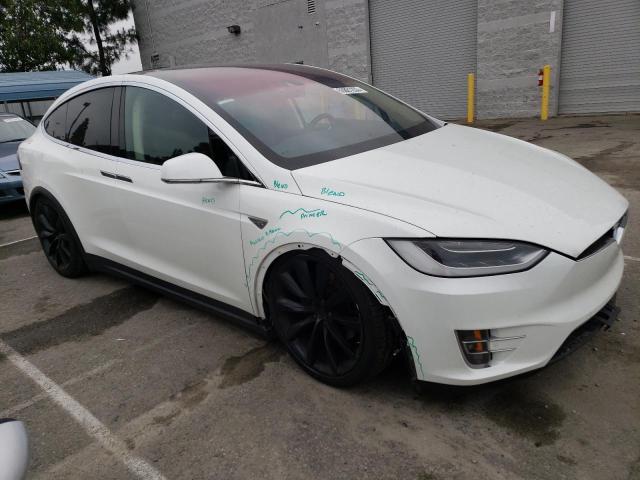 5YJXCAE22GF011969 - 2016 TESLA MODEL X WHITE photo 4