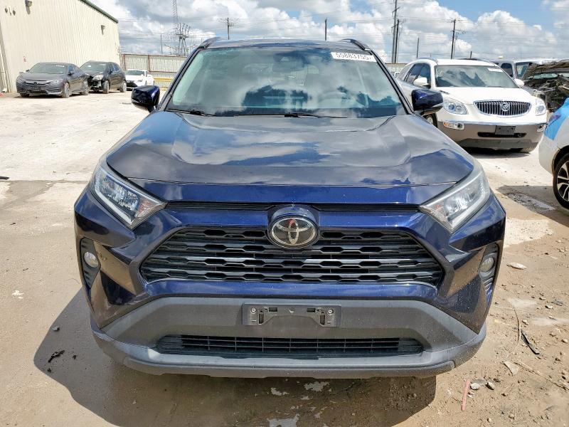 2T3P1RFV1KC024827 - 2019 TOYOTA RAV4 XLE BLUE photo 5