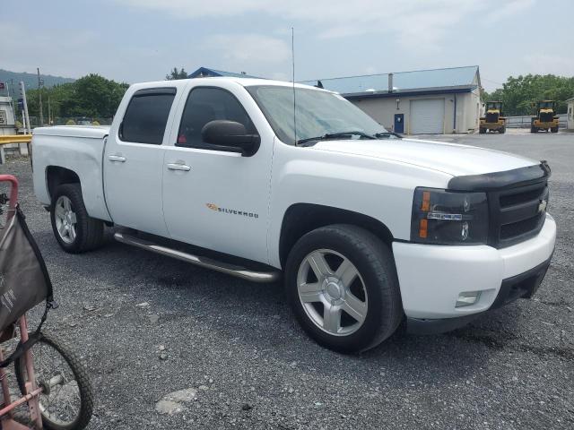 2GCEK13M771683981 - 2007 CHEVROLET SILVERADO K1500 CREW CAB WHITE photo 4