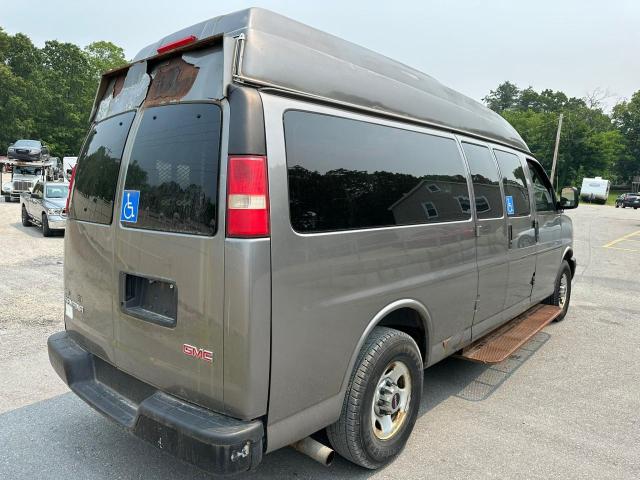 1GT2GUBG3A1182343 - 2010 GMC SAVANA G3500 BROWN photo 3