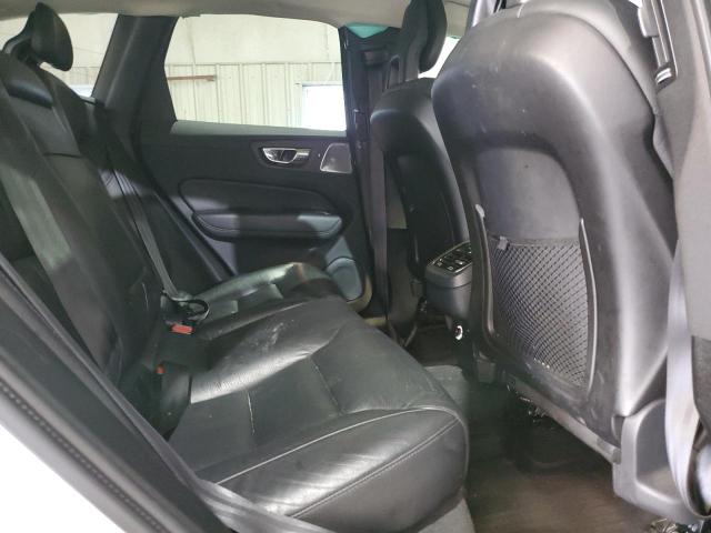 LYVA22RL9JB113229 - 2018 VOLVO XC60 T6 WHITE photo 11