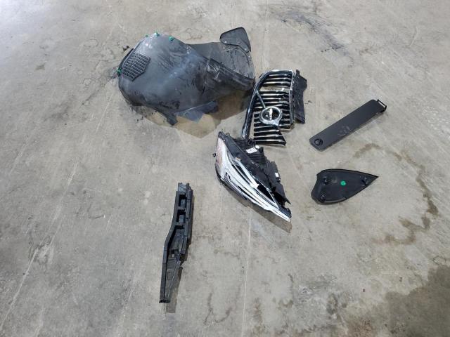 LYVA22RL9JB113229 - 2018 VOLVO XC60 T6 WHITE photo 13