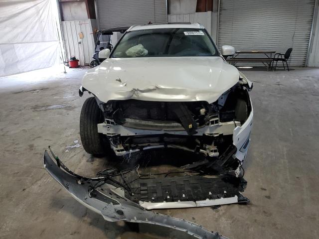 LYVA22RL9JB113229 - 2018 VOLVO XC60 T6 WHITE photo 5