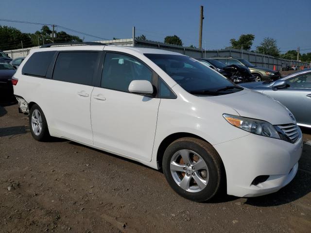 5TDKK3DC6FS584726 - 2015 TOYOTA SIENNA LE WHITE photo 4