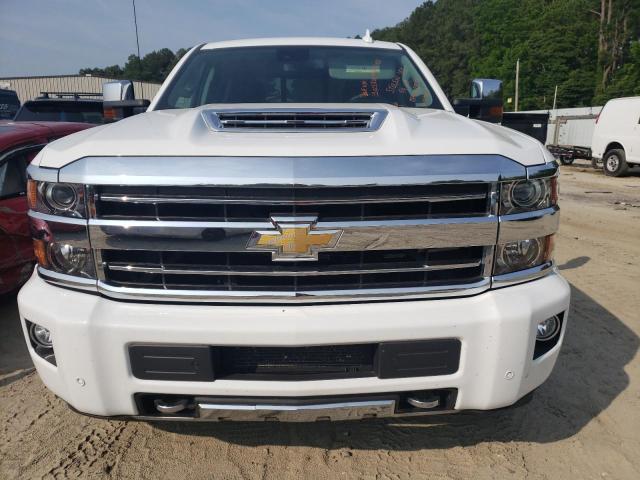 1GC1KUEY7KF282416 - 2019 CHEVROLET SILVERADO K2500 HIGH COUNTRY WHITE photo 5