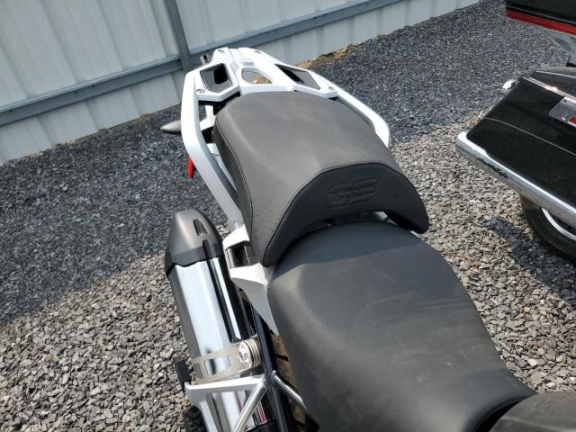 WB10A5105JZ641776 - 2018 BMW R1200 GS BLACK photo 6