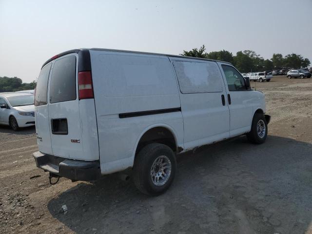 1GTZ7TCG0B1113103 - 2011 GMC SAVANA G3500 WHITE photo 3