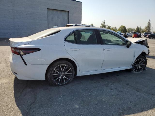 4T1G11AK2PU772256 - 2023 TOYOTA CAMRY SE NIGHT SHADE WHITE photo 3