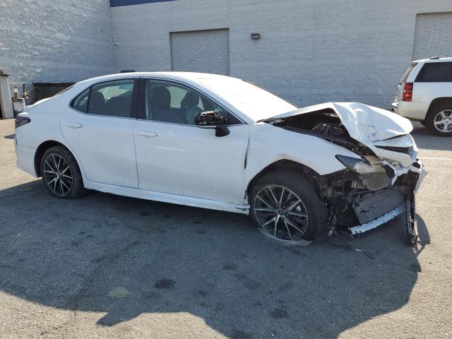 4T1G11AK2PU772256 - 2023 TOYOTA CAMRY SE NIGHT SHADE WHITE photo 4