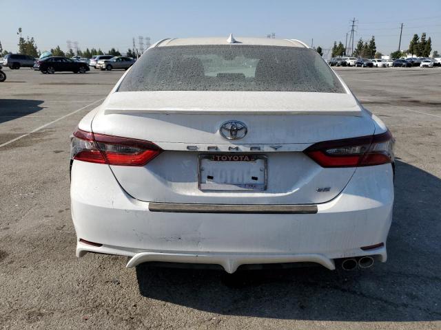 4T1G11AK2PU772256 - 2023 TOYOTA CAMRY SE NIGHT SHADE WHITE photo 6