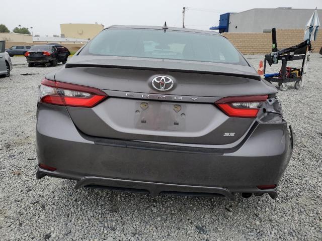 4T1G11AK7NU045269 - 2022 TOYOTA CAMRY SE GRAY photo 6