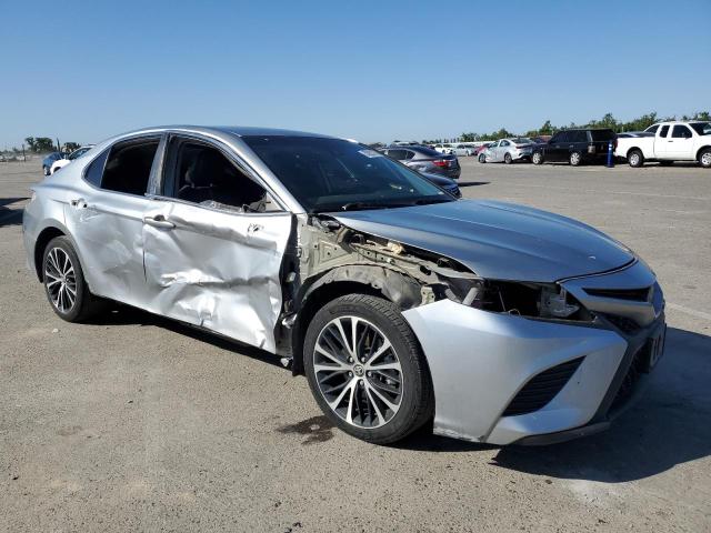 4T1G11AKXLU504159 - 2020 TOYOTA CAMRY SE SILVER photo 4