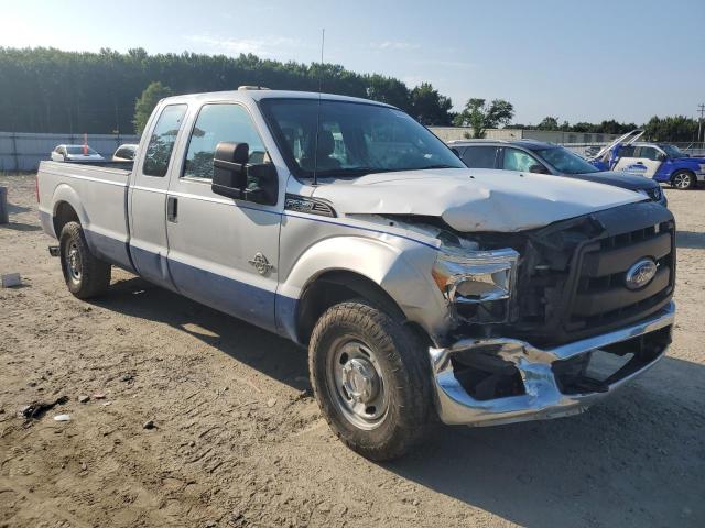 1FT7X2AT2BED11398 - 2011 FORD F250 SUPER DUTY TWO TONE photo 4