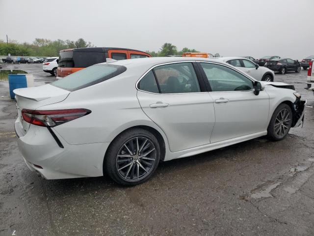 4T1G11AK5PU139847 - 2023 TOYOTA CAMRY SE NIGHT SHADE SILVER photo 3