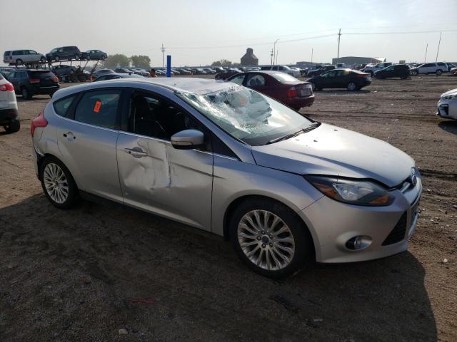 1FAHP3N27CL477219 - 2012 FORD FOCUS TITANIUM SILVER photo 4