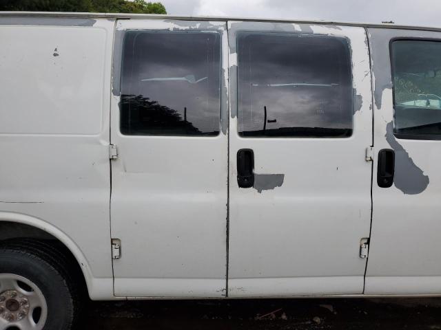 1GTFG25T531232855 - 2003 GMC SAVANA G2500 WHITE photo 10