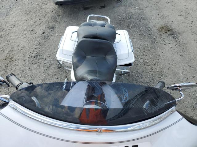 1HD1FCW174Y627966 - 2004 HARLEY-DAVIDSON FLHTCUI 白色 照片 5