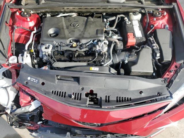4T1F11BK7NU052619 - 2022 TOYOTA CAMRY XLE RED photo 11