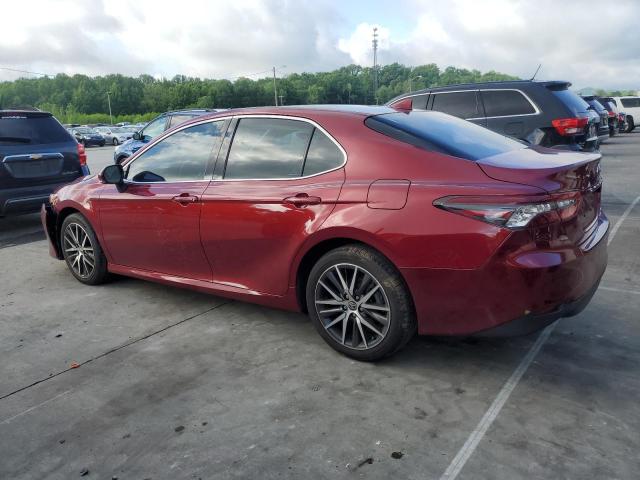 4T1F11BK7NU052619 - 2022 TOYOTA CAMRY XLE RED photo 2