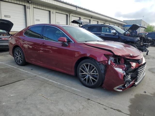 4T1F11BK7NU052619 - 2022 TOYOTA CAMRY XLE RED photo 4