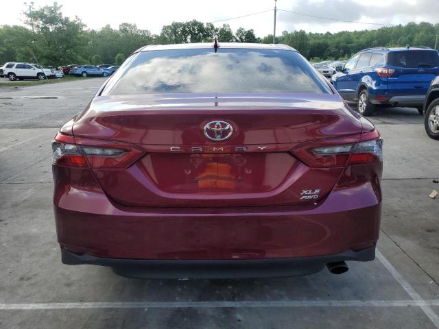 4T1F11BK7NU052619 - 2022 TOYOTA CAMRY XLE RED photo 6
