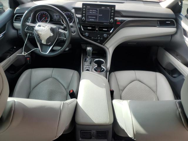 4T1F11BK7NU052619 - 2022 TOYOTA CAMRY XLE RED photo 8