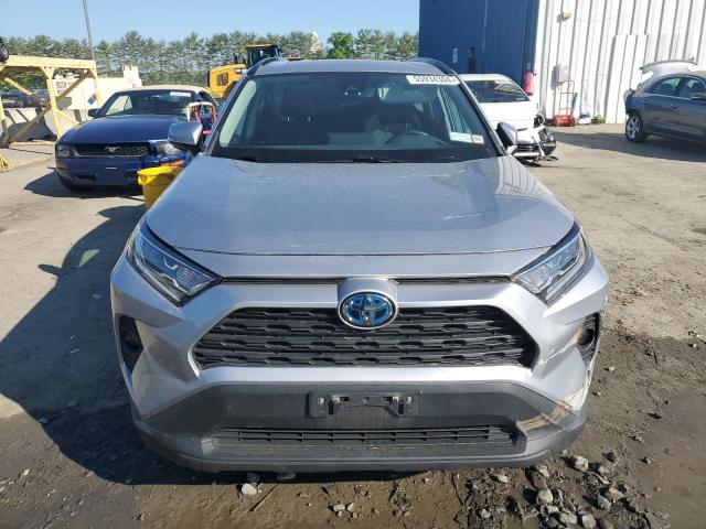 4T3RWRFV0MU033904 - 2021 TOYOTA RAV4 XLE SILVER photo 5