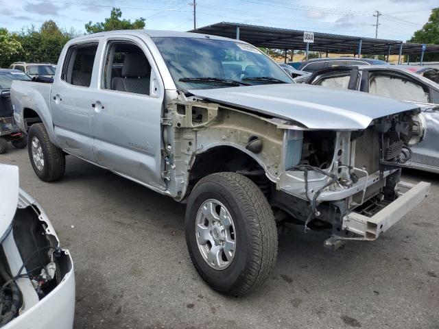 5TFJU4GNXDX044876 - 2013 TOYOTA TACOMA DOUBLE CAB PRERUNNER SILVER photo 4