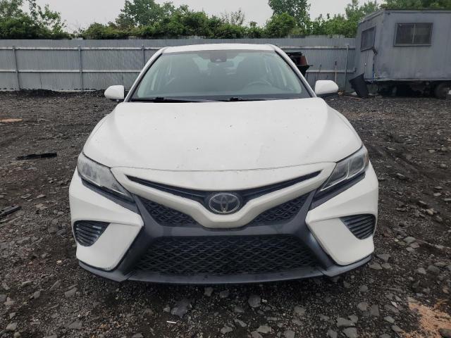 4T1B11HK2KU685899 - 2019 TOYOTA CAMRY L WHITE photo 5