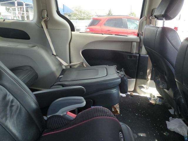 2C4RC1BG8JR210917 - 2018 CHRYSLER PACIFICA TOURING L WHITE photo 11