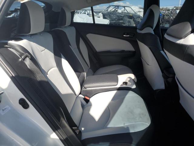 JTDKARFPXJ3069678 - 2018 TOYOTA PRIUS PRIM WHITE photo 10
