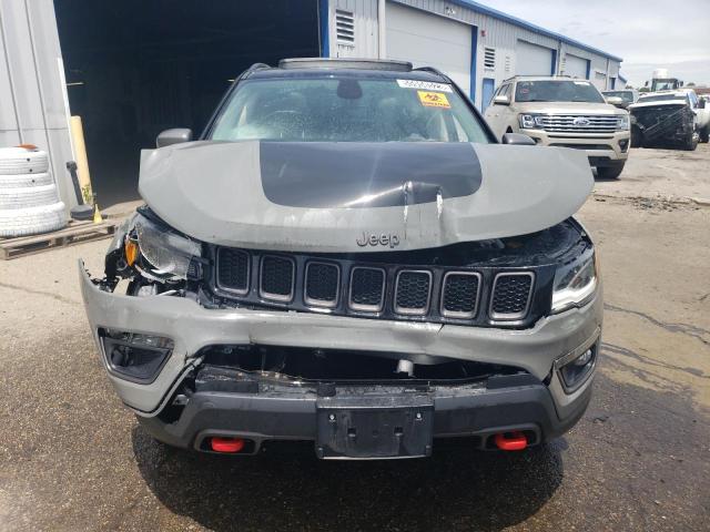 3C4NJDDB5KT675094 - 2019 JEEP COMPASS TRAILHAWK GRAY photo 5